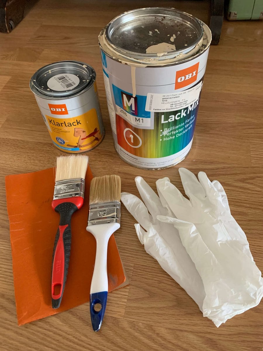 Easy-guide-painting-old-wooden-chair